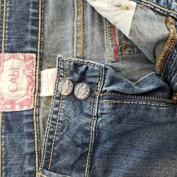 CAbi Denim Raw Hem Capris Size 8 - Picture 10 of 10